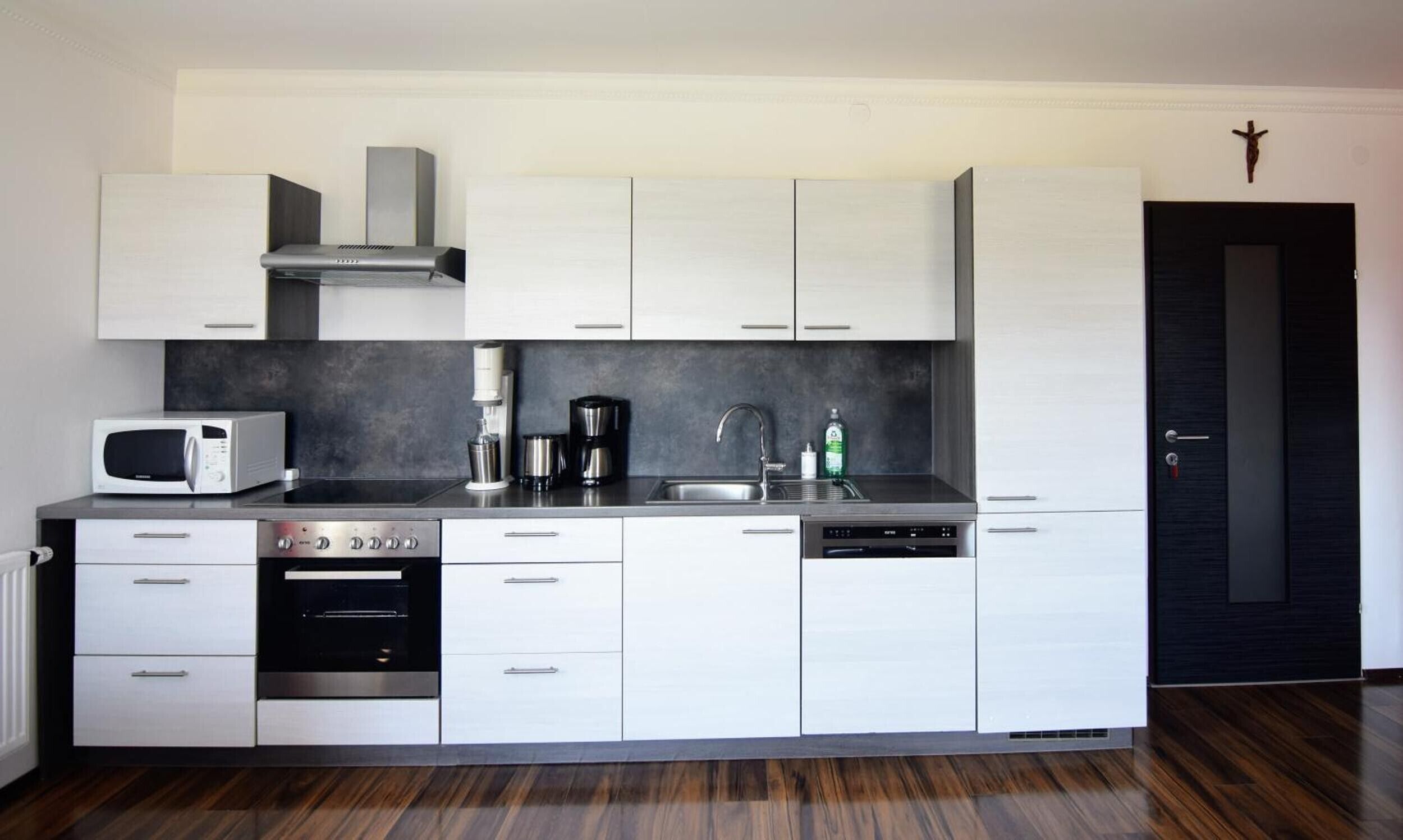 Kühlschrank, Mikrowelle, Ofen, Herdplatte