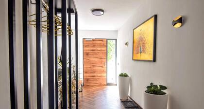 Apartment 'Stilvolle Mit Bauernhof' with Mountain View, Shared Terrace and Wi-Fi