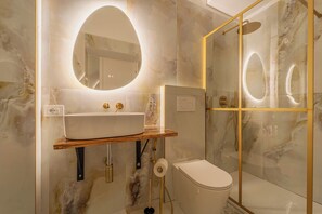 Superior Double Room | Bathroom