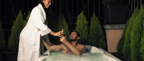 Superior Room, River View | Outdoor spa tub