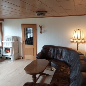 Smart TV - Vacation home Helga. Quiet location, wonderful view, pets allowed. (Uhlstädt-Kirchhasel)