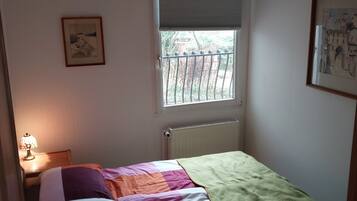 2 bedrooms, bed sheets