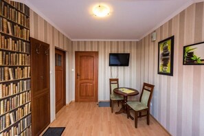 Habitación individual básica, vistas a la ciudad | Restauración