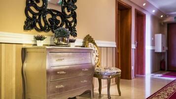 Basic Triple Room, City View | Interior