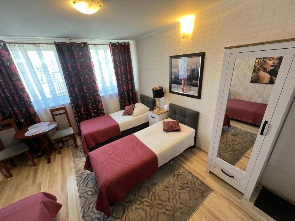 Habitación triple básica, vistas a la ciudad