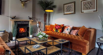 The Painted Cow is a playful farmhouse close to key amenities in Moffat