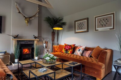 The Painted Cow is a playful farmhouse close to key amenities in Moffat