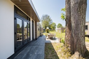 Outdoor dining - Cube XL 37 | 4 persoons chalet in Zennewijnen (Zennewijnen)