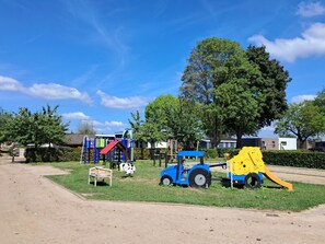 Children’s area - Cube XL 37 | 4 persoons chalet op Resort de Betuwe (Zennewijnen)