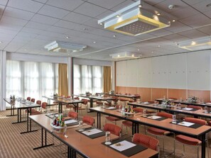 Apartment | Meeting facility - Sunday Hotel Saarbruecken Sued Triple Room (Saarbrücken)