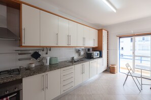 Fridge, microwave, oven, dishwasher - FLH Ericeira Family Duplex (Ericeira)
