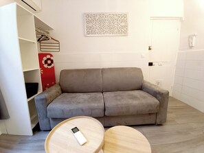 TV - Bright and quiet studio in Nice (Nice)