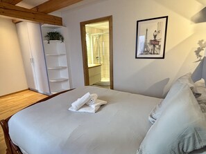 4 chambres, fer et planche à repasser, Wi-Fi, draps fournis