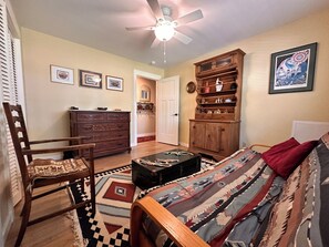 3 bedrooms, iron/ironing board, internet, bed sheets