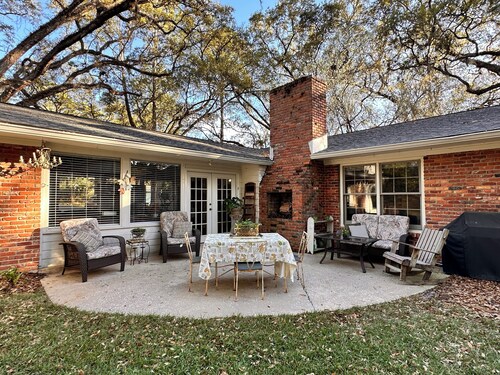 Nestled Under Patriarch Oaks by Pond & Park, Natural Feel, Central Location.