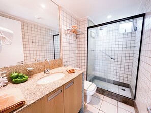 Haartrockner, Handtücher, Toilettenpapier