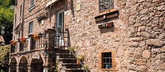 Authentic Tuscan Stone House • 4BR • Peaceful Village Escape