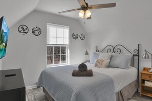 4 bedrooms, desk, iron/ironing board, free WiFi - Family Retreat: Hot tub, Game Room, Lakes, Pools at Towamensing Trails (Albrightsville)