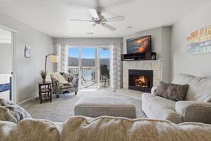 TV - Sunset Serenity - Lakeside Pool & Location! (Osage Beach)