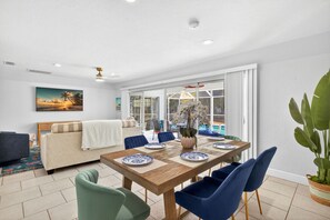 Dining - Cape Haven - Heated Pool, Ping Pong & More! (Cape Coral)