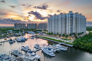 Marina - Cape Haven - Heated Pool, Ping Pong & More! (Cape Coral)