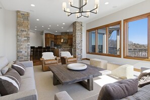 TV, fireplace - Cliffside Lodge - Heated Pool, Hot Tub, & Views! (Sunrise Beach)