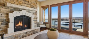 Cliffside Lodge - Heated Pool, Hot Tub, & Views!