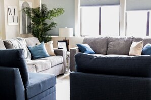 TV, fireplace, video games - Blue Horizon - Zero-Entry Pool & Prime Location! (Osage Beach)