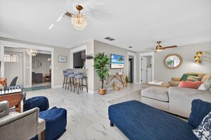 TV, computer monitors - Coral Breeze Villa - Heated Pool, Canal View & More! (Cape Coral)