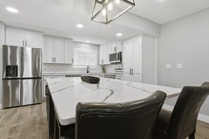 Fridge, microwave, oven, stovetop - Graystone Getaway - Multiple pools! (Lake Ozark)