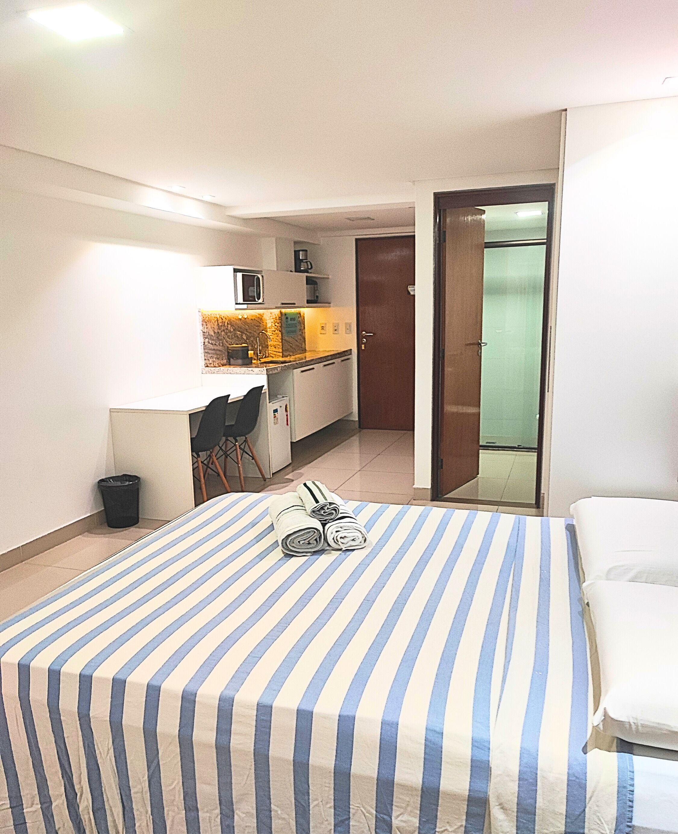 클래식 스튜디오 스위트, 주방, 수영장 전망