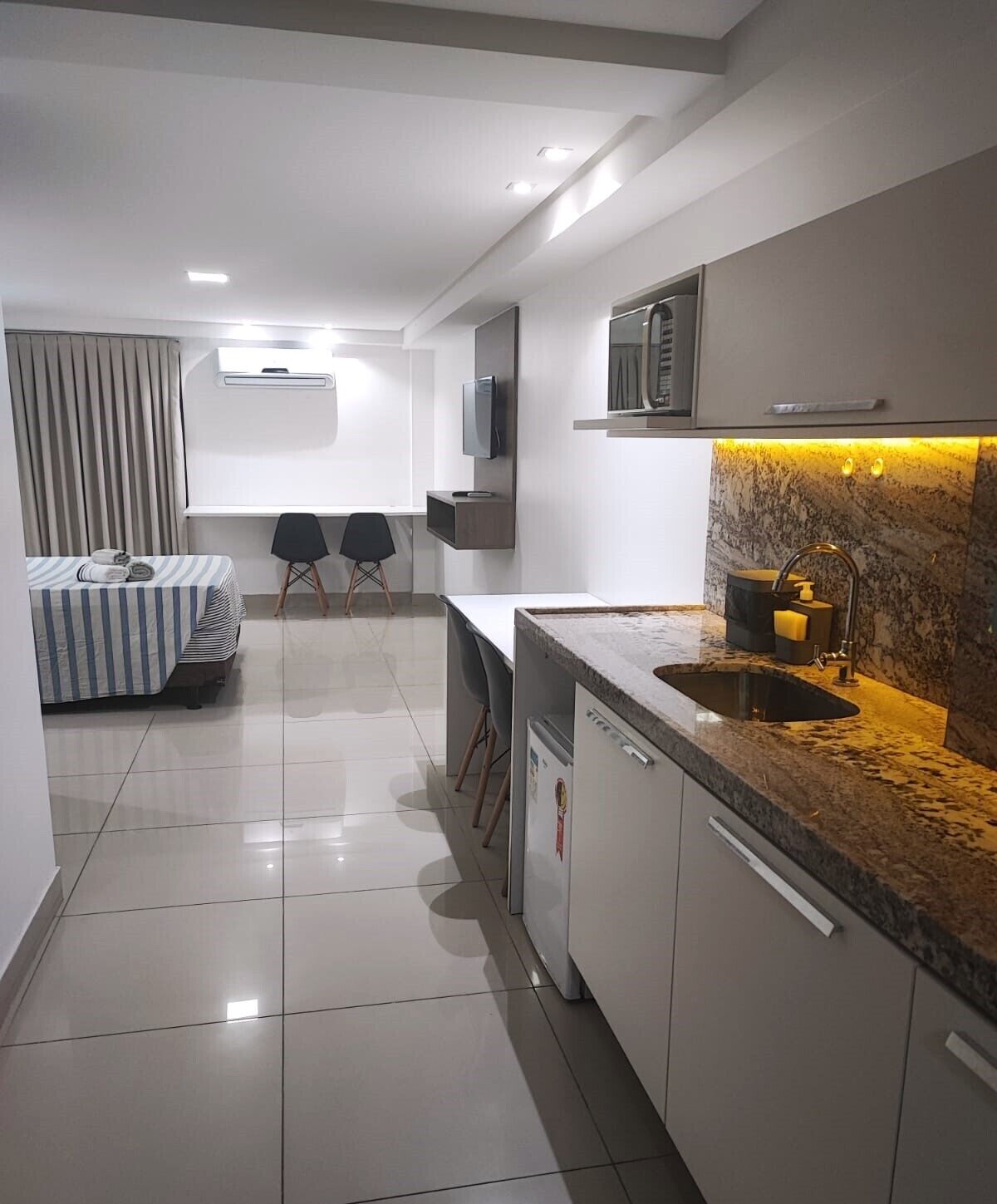 Classic-Studiosuite, Küche, Poolblick | Eigene Küche