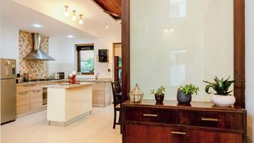 Villa, 3 habitaciones, vista a la alberca, junto a la playa | Cocina privada