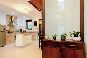 Villa, 3 Schlafzimmer, Poolblick, am Strand | Eigene Küche | Wasserkocher, Esstisch