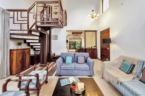 Villa, 3 Schlafzimmer, Poolblick, am Strand | Wohnbereich | 42-Zoll-Smart-TV mit Digitalempfang