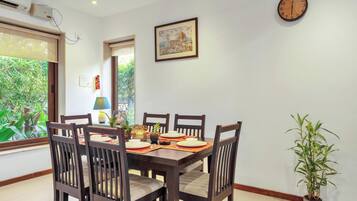 Villa, 3 Bedrooms, Pool View, Beachside | Dining