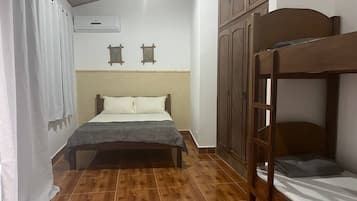 Klassieke vierpersoonskamer, uitzicht op tuin