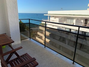 Unclassified image, 4 of 20, button - 1. Skol Marbella 542C (Marbella)