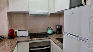Fridge, microwave, oven, stovetop - 1. Skol Marbella 540C (Marbella)