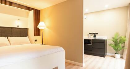 Stylish Westport Apartment with Murphy Bed, 10min Walk from Centre of Westport