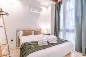 3 bedrooms, desk, iron/ironing board - Suite Alhambra · Modern with private patio (Granada)