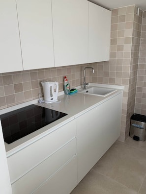Fridge, microwave, oven, stovetop - 1.Skol Marbella 717A (Marbella)