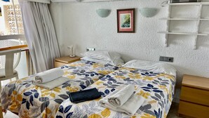 2 chambres, fer et planche à repasser, Wi-Fi, draps fournis