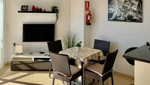 Dining - 1.Skol Marbella 811A (Marbella)