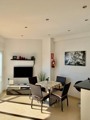 Dining - 1.Skol Marbella 811A (Marbella)