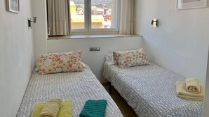 2 makuuhuonetta, silitysrauta/-lauta, Wi-Fi, vuodevaatteet