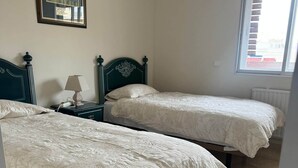 3 bedrooms, iron/ironing board, WiFi, bed sheets - 3. Parque Marbella 27B (Marbella)