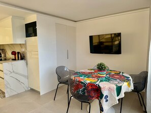 Unclassified image, 3 of 12, button - 2. Skol Marbella 702A (Marbella)