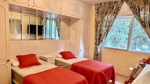 3 habitaciones, tabla de planchar con plancha, wifi y ropa de cama 
