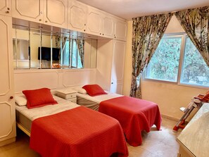 3 bedrooms, iron/ironing board, WiFi, bed sheets - 3. Parque Marbella 81N (Marbella)